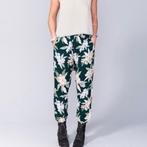 Show Me Your MuMu Ali Floral Cropped Jogger Pants